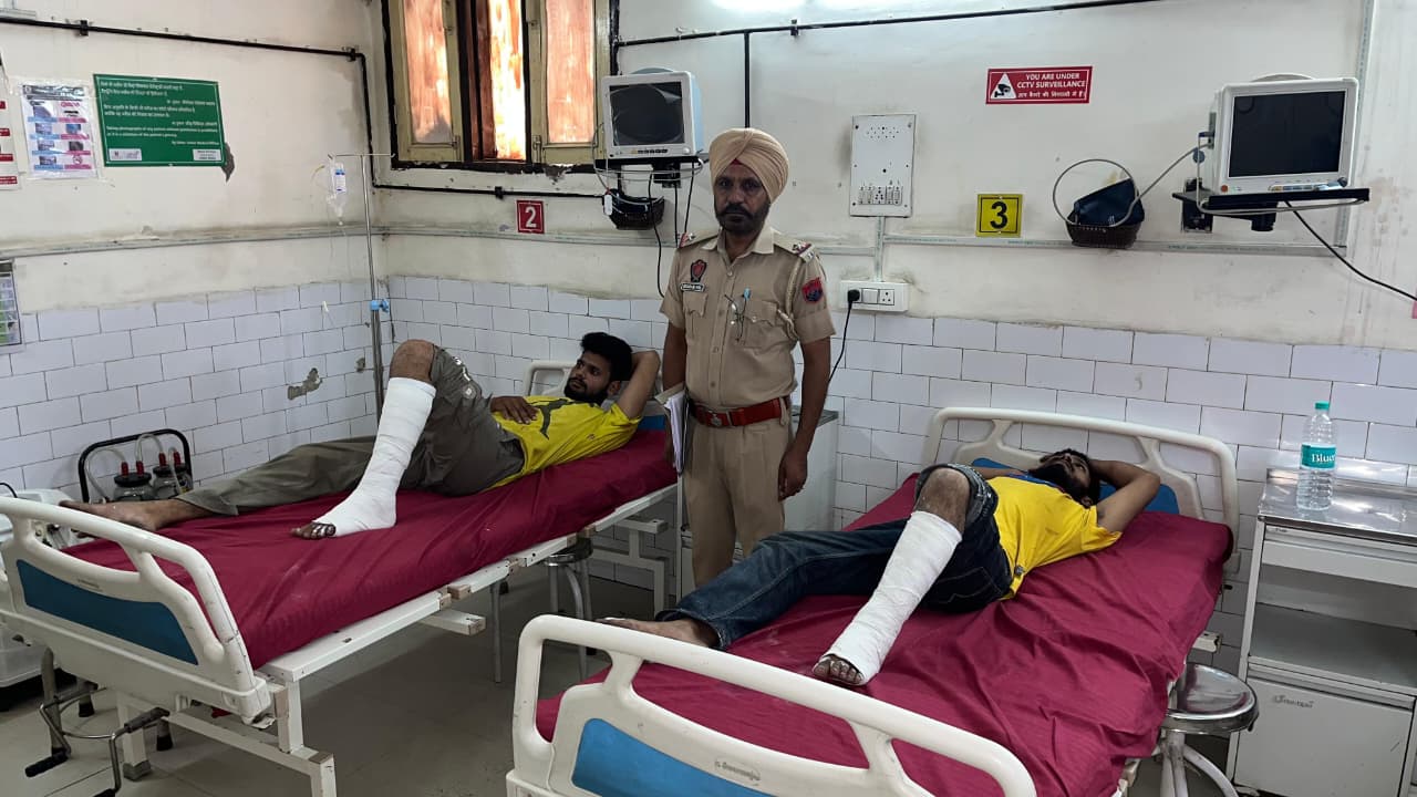 Two snatchers injured while trying to escape from police checkpoint in Derabassi